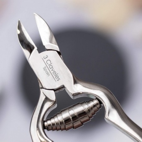 Nail Nipper with anchorage