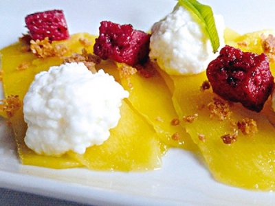 Mango, yogurt y frutos rojos 