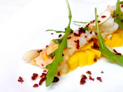 Tartar de mango con cigalas
