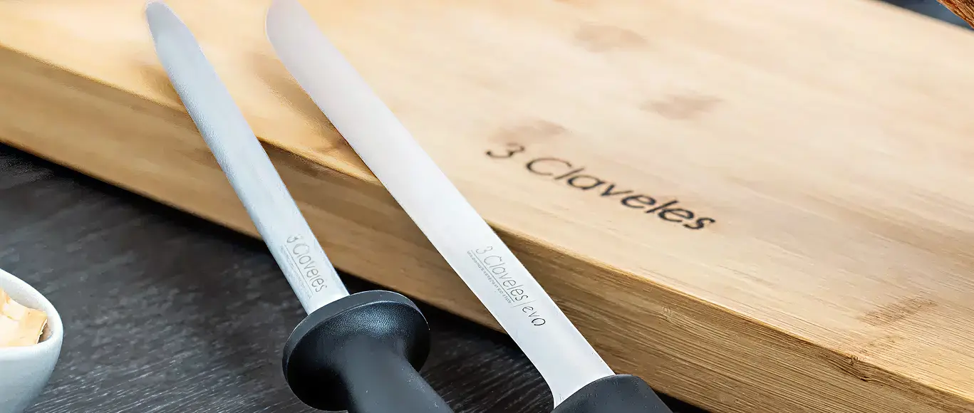 Tabla de cortar y cuchillo